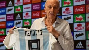 César Menotti, técnico da Argentina campeã mundial em 1978, morre aos 85 anos