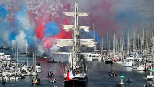 Chama Olímpica chega em Marselha, na França; veja fotos