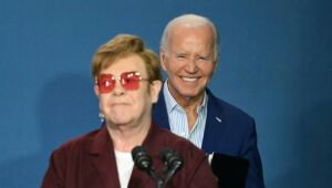 Biden aparece com Elton John para comemorar marco na luta LGBTQIAPN+