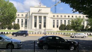 Fed reduz juros em 0,25% e prevê dois cortes em 2025