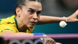 Bruna Takahashi é eliminada por americana em simples no tênis de mesa de Paris-2024