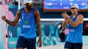 Olimpíadas: Evandro e Arthur vencem e avançam para as oitavas do vôlei de praia