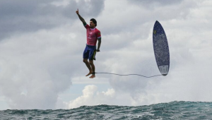 Icônica foto de Gabriel Medina em Paris-2024 leva "Oscar" das imagens esportivas; confira vencedores