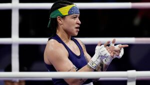 Olimpíadas: Bia Ferreira vence holandesa e garante medalha ao avançar às semis no boxe em Paris-2024