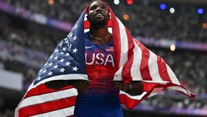 Noah Lyles vence os 100m por milésimos e conquista ouro para os EUA
