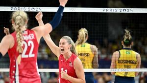 Olímpiadas 2024: Brasil perde para os Estados Unidos e vai disputar o bronze no vôlei feminino