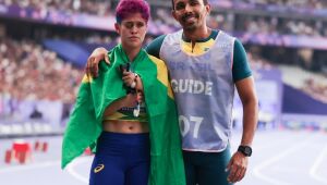 Jogos Paralímpicos: Thalita Simplício é prata na categoria 400m T11 do atletismo