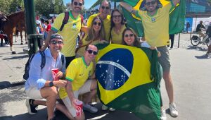 Rebeca Andrade: torcedores explodem de alegria em Paris após conquista da medalha de ouro
