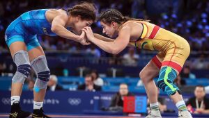 Julia Penalber wins spot in repechage and continues in bronze medal race in wrestling