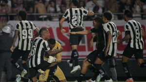 Botafogo elimina São Paulo nos pênaltis e carimba vaga na semifinal da Libertadores