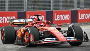 Leclerc supera Norris e lidera 1º treino livre do GP de Singapura 