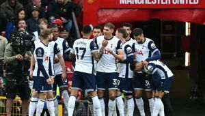 Manchester United joga mal e perde para o Tottenham no Old Trafford