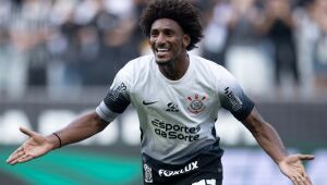 Corinthians conta com brilhantismo de Romero e vence Flamengo em seu aniversário diante da torcida
