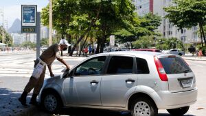 Multa com carro parado? Sim, é possível