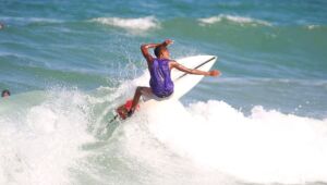 Festival Sociocultural Esportivo "O Rei da Praia" promove competição de surf, no Cabo