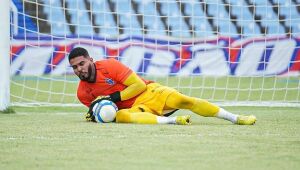 Santa Cruz anuncia a chegada do goleiro Moisés, ex-ABC 