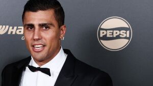 Rodri se incomoda após Cristiano Ronaldo alegar injustiça a Vini Jr: 'Ele sabe como funciona'