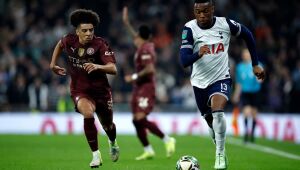 City é eliminado pelo Tottenham na Copa da Liga Inglesa; Casemiro faz dois em goleada do United