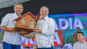 Lula diz que não quer mais governador ou prefeito ruim em evento de entrega de ônibus no Ceará