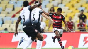 Corinthians x Flamengo: saiba onde assistir e confira prováveis escalações 