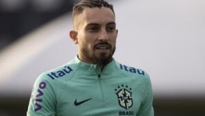 Alex Telles festeja volta à seleção e pede foco nas Eliminatórias: 'Dificuldade alta'