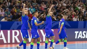 Em jogo dramático, Brasil supera Ucrânia e avança à final da Copa do Mundo de Futsal