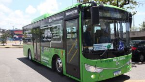 Governo de Pernambuco inicia operação de ônibus elétrico em rota turística entre Recife e Olinda