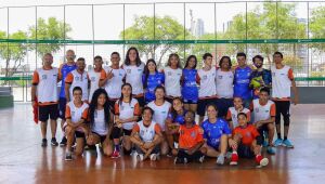 Jogadoras do Recife Vôlei encontram alunos de projeto social do vôlei de surdos