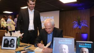 Boris Berenstein lança, no Recife, o "caderno de memórias" de sua trajetória