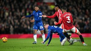 Em clássico equilibrado, Chelsea arranca empate do Manchester United pelo Inglês