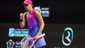 Swiatek volta às quadras com vitória de virada sobre Krejcikova no WTA Finals