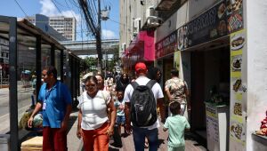 Black Friday no Recife: movimentação inicia tímida, mas ganha aumento do público durante o dia 