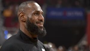 'É nosso dia': LeBron James cutuca a NFL após vitória dos Lakers na rodada de Natal da NBA