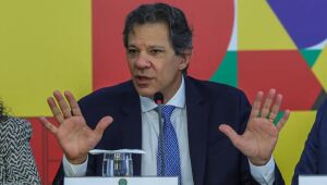 Não há governador ou prefeito que se diga discriminado por não ser base de Lula, diz Haddad