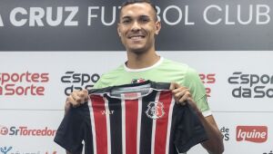 Santa Cruz apresenta oficialmente o zagueiro Matheus Vinícius, ex-Flamengo de Arcoverde 