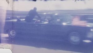 Vídeo que mostra momentos após assassinato de John F. Kennedy é leiloado por R$ 800 mil nos EUA