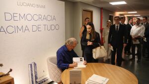 Luciano Bivar lança o livro "Democracia Acima de tudo"