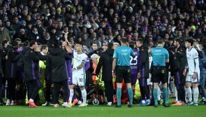 Jogo entre Fiorentina e Inter é suspenso após meia Edoardo Bove sofrer mal súbito