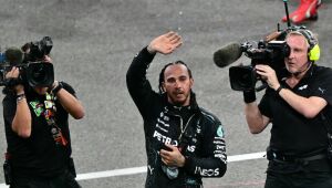 Hamilton se emociona em adeus da Mercedes com 6 taças em 12 anos: 'Para os livros de história'