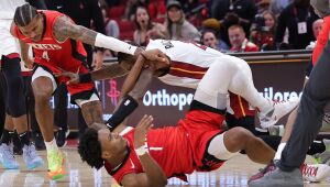 Thompson (Rockets) e Rozier (Heat) são suspensos por briga em jogo da NBA