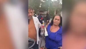 Mulher é contida após provocar confusão em frente à casa de Lula