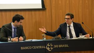 Campos Neto exalta passagem de comando no Banco Central