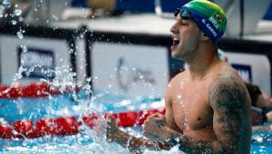 Caribé fatura prata e celebra 2ª medalha no Mundial de Natação de piscina curta