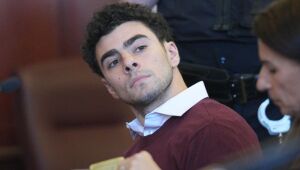 Suspeito de matar CEO em NY se declara inocente de assassinato como ato 'terrorista'