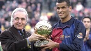 Bola de Ouro vencida por Rivaldo completa 25 anos; relembre história do craque pernambucano