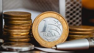 Taxas de juros recuam com Treasuries, mas esbarram em nova alta do dólar