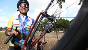 Conheça Kawani Sofia, pernambucana de 17 anos considerada o futuro do ciclismo 