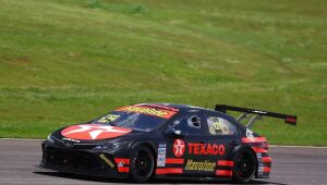 Felipe Baptista vence corrida sprint sob chuva e bagunça briga pelo título da Stock Car