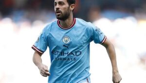 "Decisões estúpidas": Bernardo Silva critica atuação do City após perder para o United; veja gols