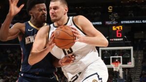 Jokic obtém seu nono 'triple-double' na temporada, e Nuggets vencem Pelicans na prorrogação